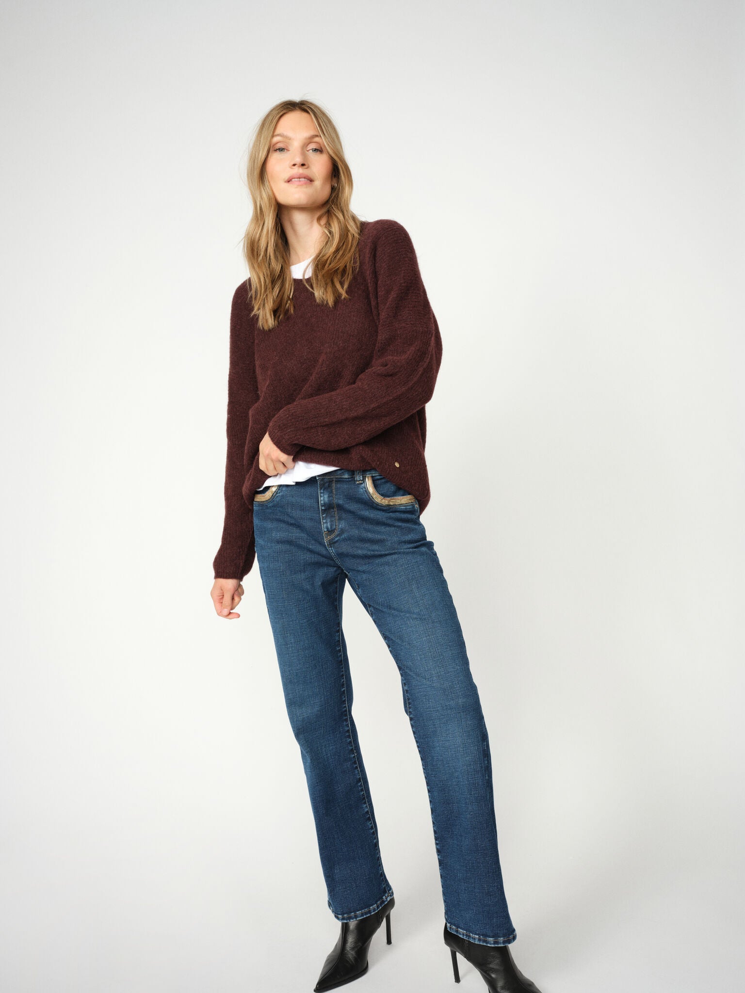 Modelshot / Dark Blue / Detail